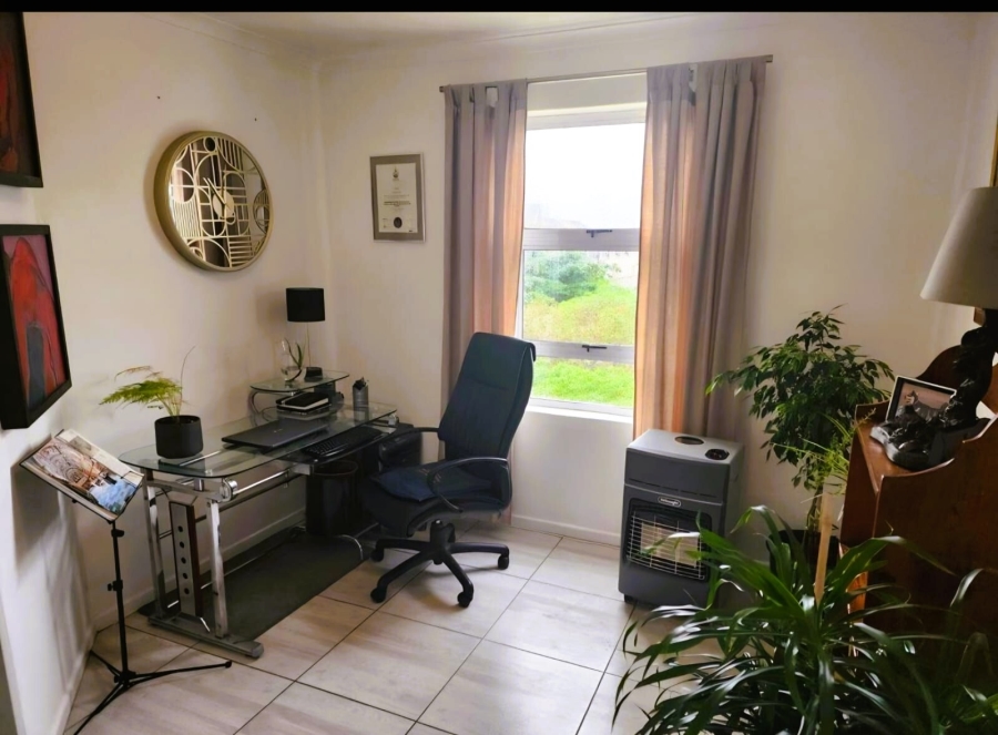 To Let 2 Bedroom Property for Rent in Whispering Pines Western Cape